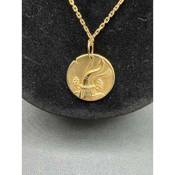 Van Cleef & Arpels Necklace Zodiac Medal Aquarius Pendant 18K SPB-TS 354205 - Picture 2 of 8